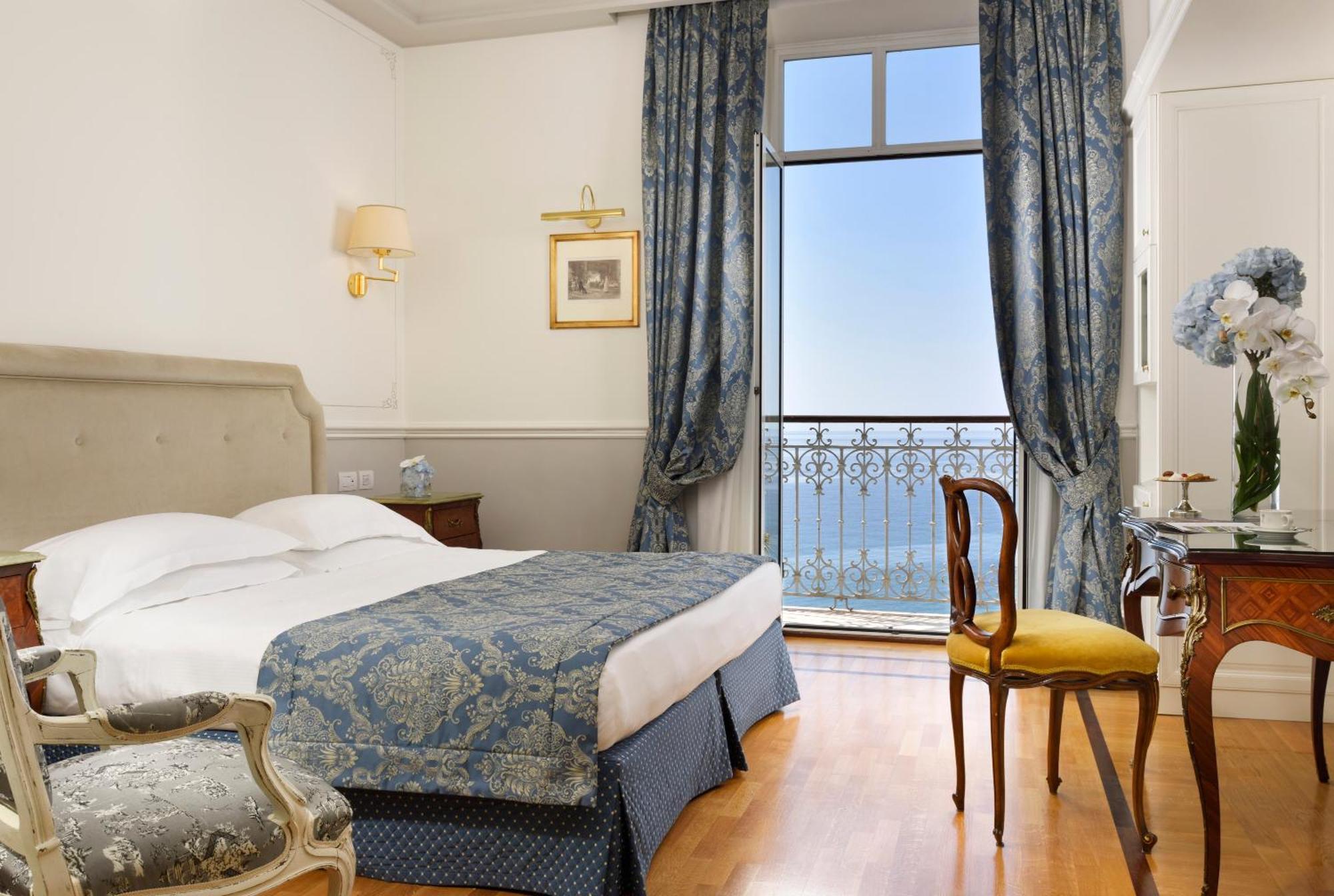 รอยัลโฮเต็ลซานเรโม Hotel ภายนอก รูปภาพ A room at the hotel