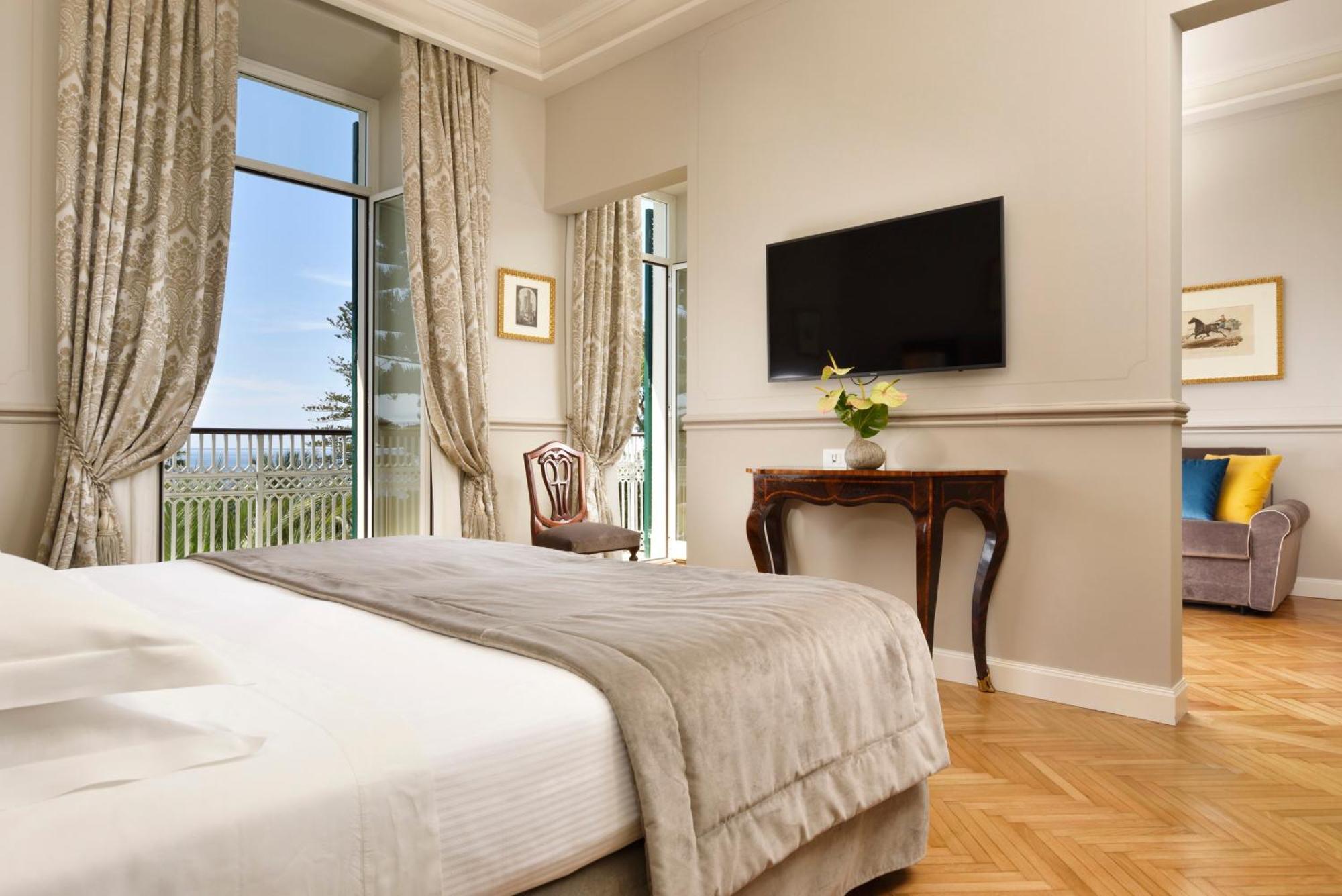 รอยัลโฮเต็ลซานเรโม Hotel ภายนอก รูปภาพ A room at the hotel