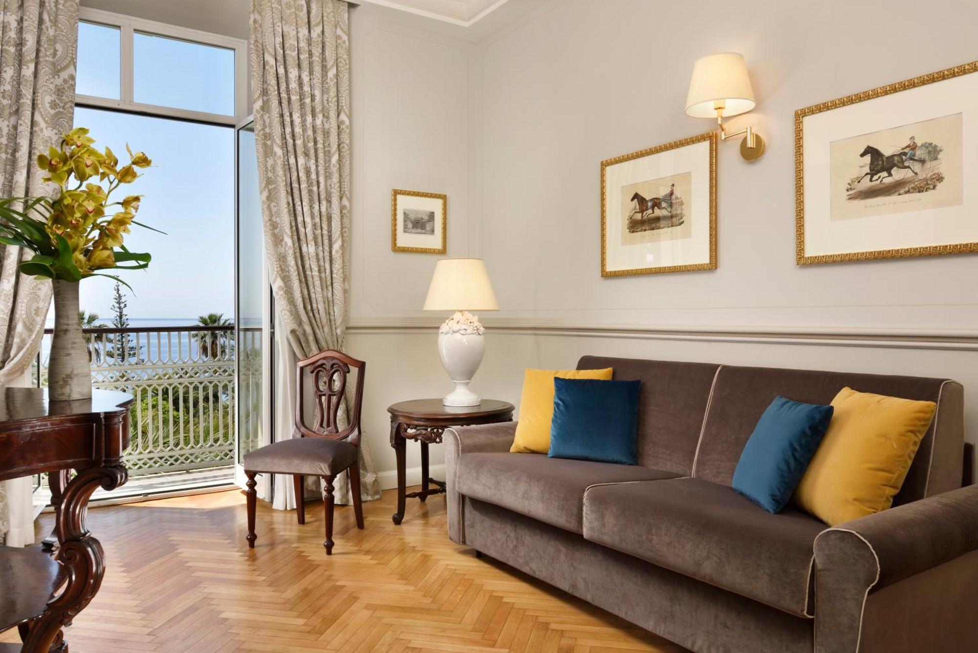 รอยัลโฮเต็ลซานเรโม Hotel ภายนอก รูปภาพ A living room at the hotel