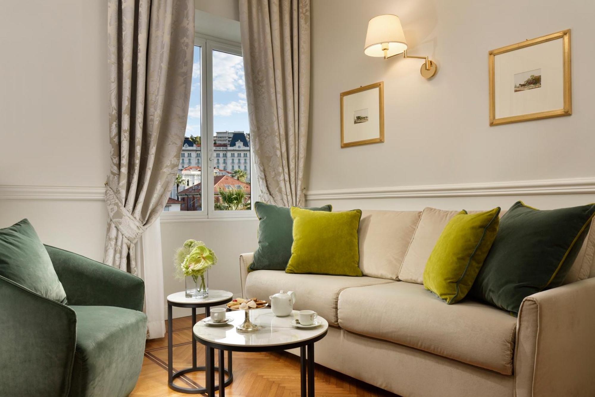 รอยัลโฮเต็ลซานเรโม Hotel ภายนอก รูปภาพ A living room at the Hotel