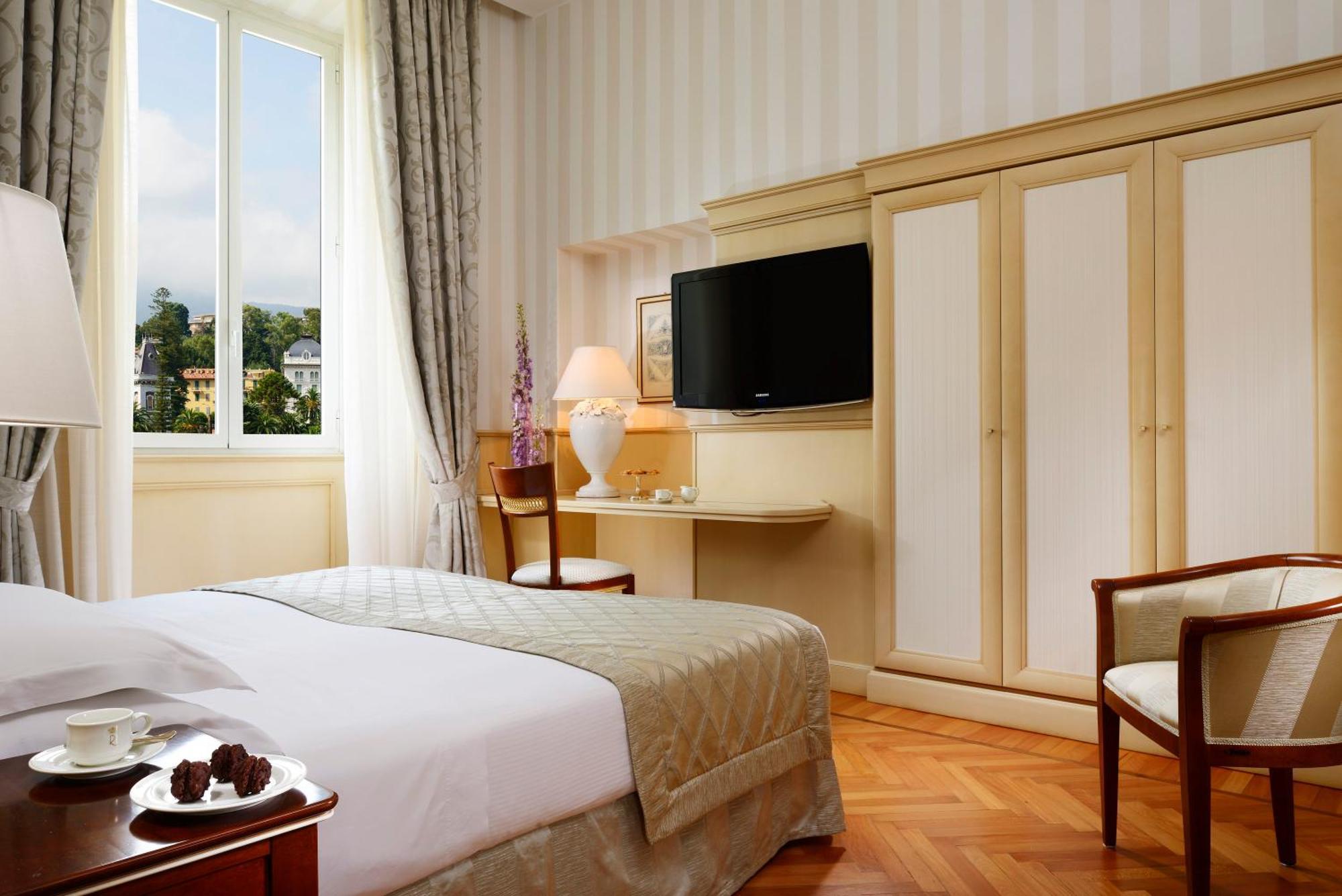 รอยัลโฮเต็ลซานเรโม Hotel ภายนอก รูปภาพ A room at the hotel