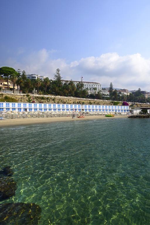 รอยัลโฮเต็ลซานเรโม Hotel ภายนอก รูปภาพ The beach of Port-Vendres
