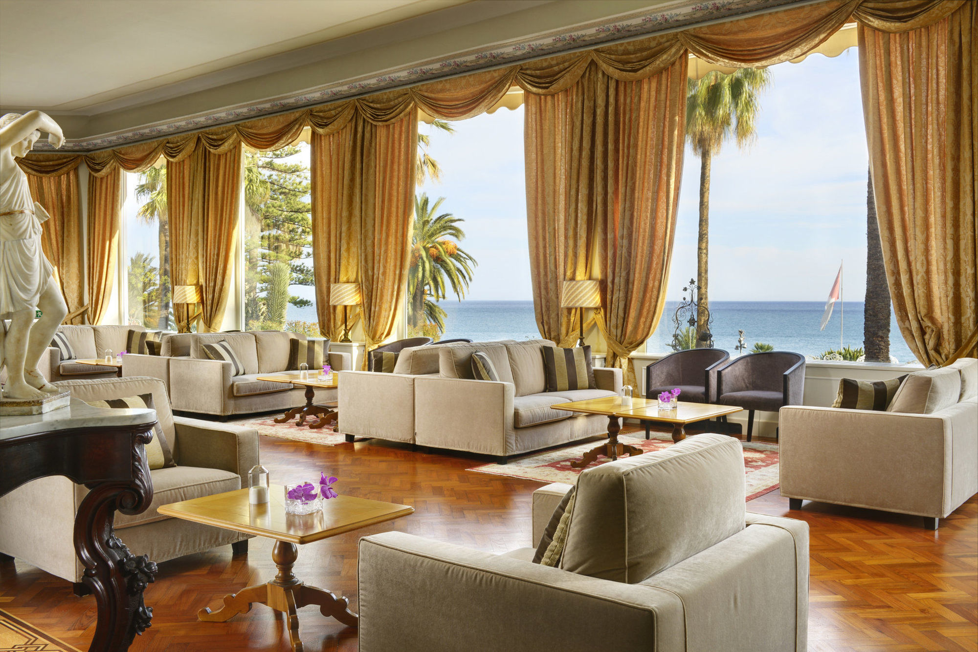 รอยัลโฮเต็ลซานเรโม Hotel ภายนอก รูปภาพ The lobby