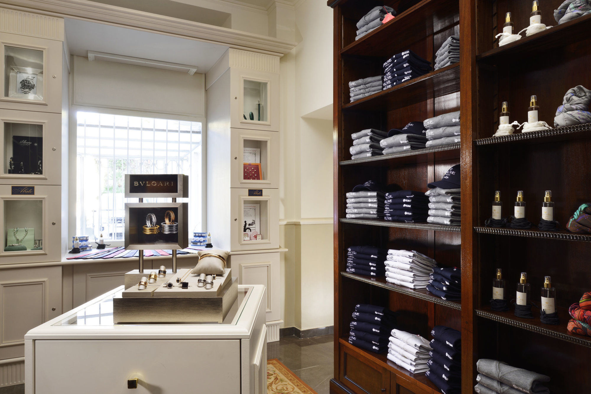 รอยัลโฮเต็ลซานเรโม Hotel ภายนอก รูปภาพ The interior of the store