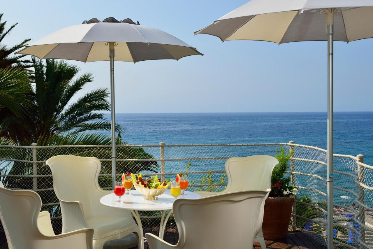 รอยัลโฮเต็ลซานเรโม Hotel ภายนอก รูปภาพ View from the hotel